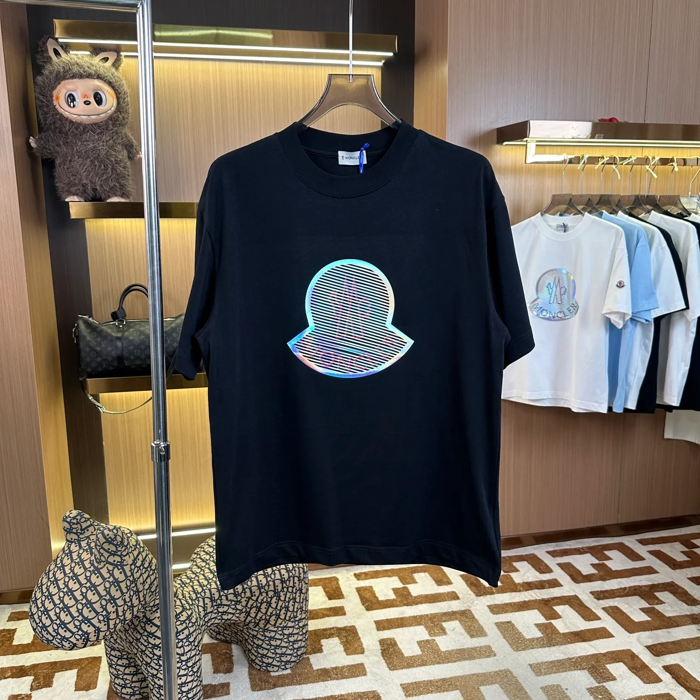 《 》MONCLER~ T ， 32 300 ， ， ， ， ！ ， ， ， ， ， ！ Size：S~M~L~XL~2XL